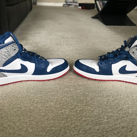 Air Jordan 1 Mid True Blue 554724-107 Sz10 *Rare* - Picture 3 of 7